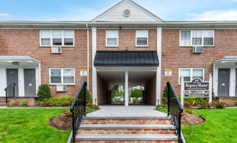 Apartments Near St. Thomas Aquinas Regency Manor: In-Unit Washer & Dryer, Cold Water Included, Cat & Dog Friendly, and Custom Closets for St. Thomas Aquinas College Students in Sparkill, NY