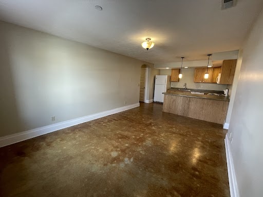 Beautiful and Spacious 1 Bedroom Apt in Unique Building Downtown!
