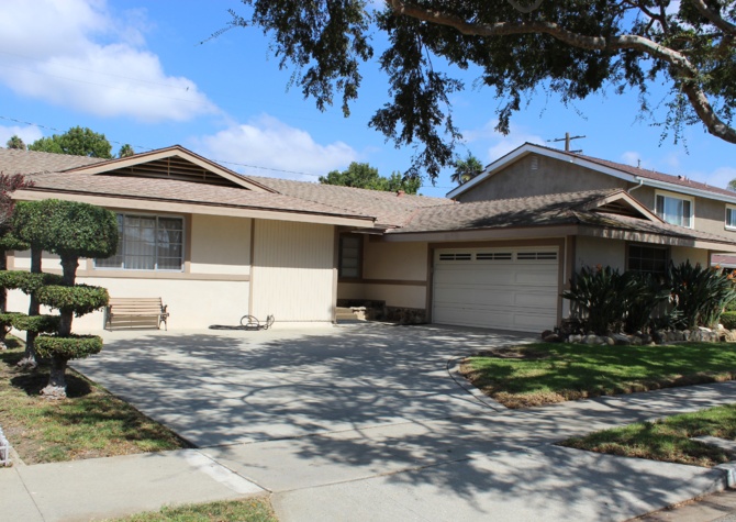 Houses Near 4 + 2 home located in a quiet neighborhood close to Oxnard High