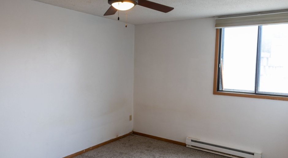 $925 | 2 Bedroom, 1 Bathroom Apartment | No Pets Allowed | Available for August 1st, 2024 Move In!