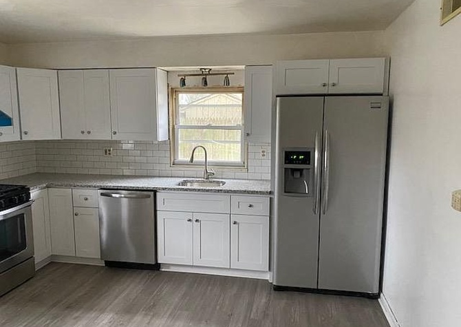 Houses Near 3 bedrooms, 1 full bath, a brand new kitchen with stainless
