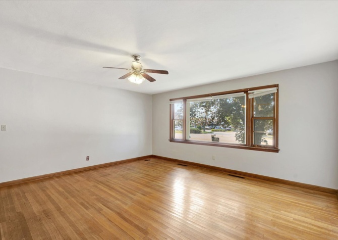 Houses Near 2 BED / 1 BATH HOUSE IN CENTRAL CHAMPAIGN WITH BEAUTIFUL SUNROOM