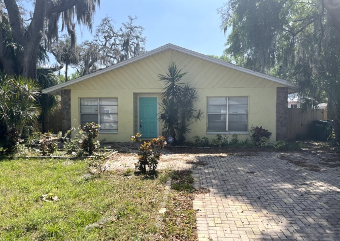 Houses Near 3/2 in Seminole Heights with pool and office