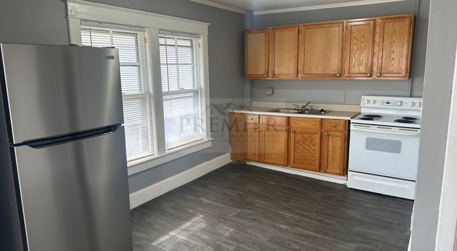 2 bed / 1 bath Duplex- 1124 S Ash #B Independence MO -Fresh remodel - rent $750 + $35 water fee