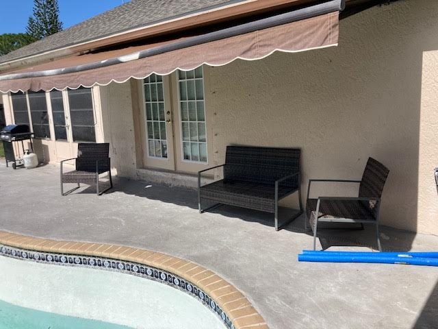 Shared Pool Home near FIT - 5 bedrooms! 11 beds, 3 baths - FULLY  FURNISHED