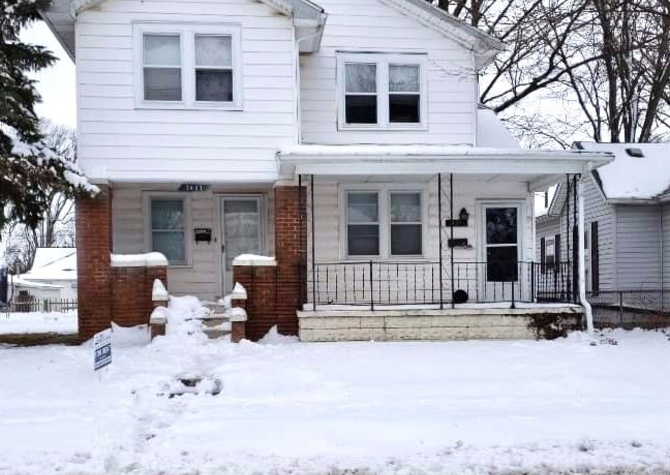 Houses Near *SELF SHOW AVAILABILITY* 1437 S WEBSTER ST 