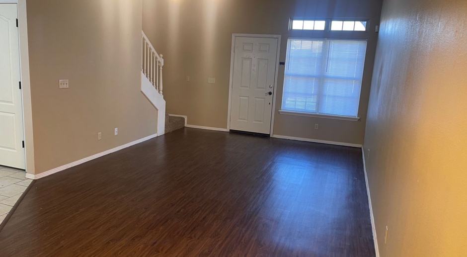 3 Bed / 2.5 Bath Townhome off of Free Ferry!!
