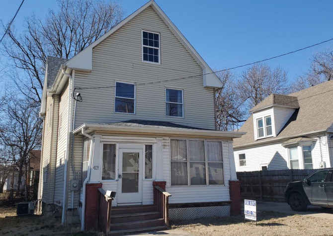Houses Near 3 bd, 1 ba house just north of downtown, w/d included, off street parking