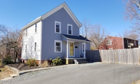 Houses Near New England Tech [27 Knowlton]SF 3B/2B GreatLocale! Modern! CentralA/C PetOK Yard! Prkg for New England Institute of Technology Students in Warwick, RI