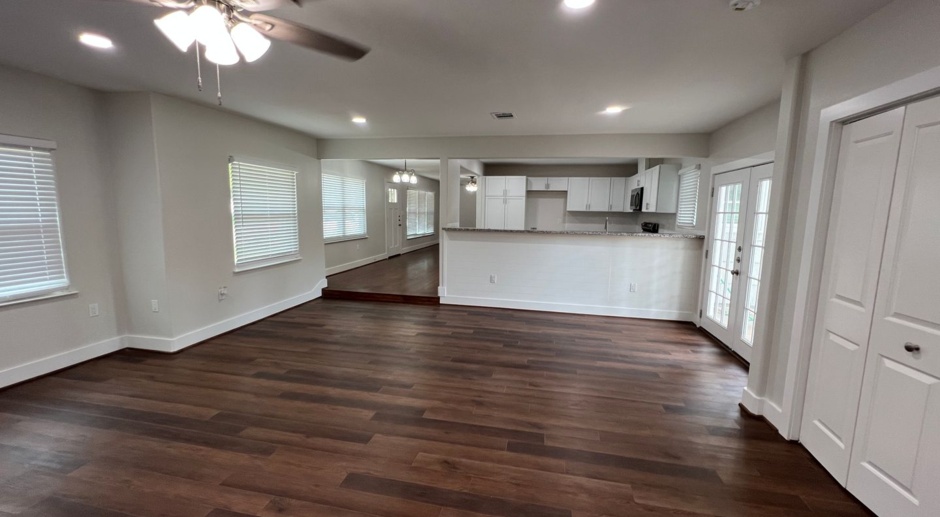Stunning Recently Remodeled (from the studs out) 3/1/2 Home in Lake Jackson