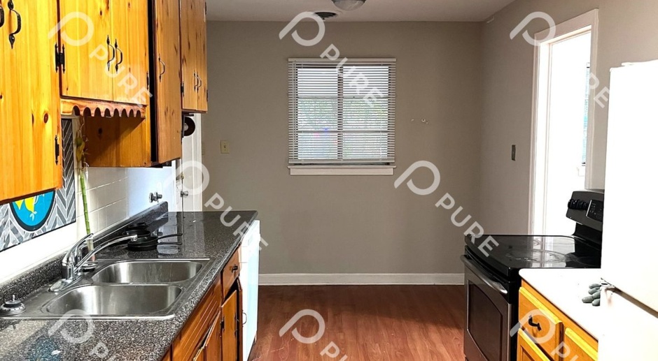 **Move in Ready!** **FLASH WEEKEND SPECIAL** Apply for this property before 10PM on Sunday, April 28, 2024 and receive $250.00 off your first three (3) months of rent. *Terms and Conditions may apply*