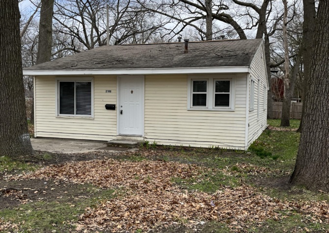 Houses Near Updated 2 Bedroom Home off Broadway