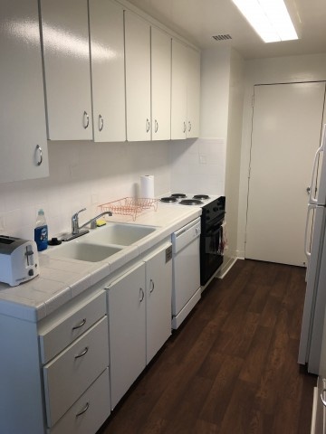 Nightly & weekly private furnished 2 bedroom high rise apartment near Brentwood & UCLA (Reduced Rates!)