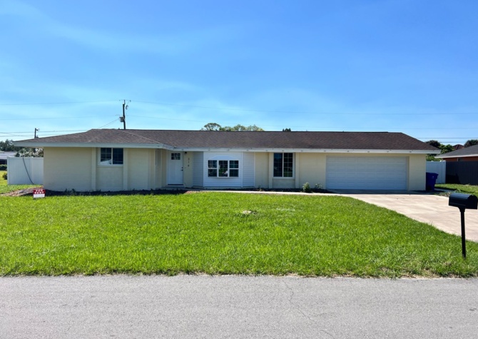 Houses Near 314 Inman St. Lehigh Acres FL- Fully Renovated with Fence Yard - 3 bed, 1 baths, 1 car garage- Available Now!