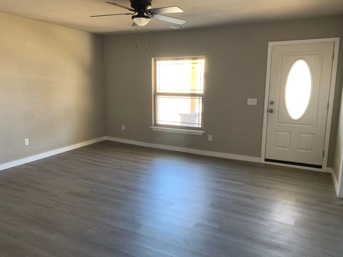 Rent decrease! New 3 bedroom/ 1 bathroom home in the heart of Joplin! Close to shopping and restaurants, paired with a neighborhood setting. New appliances! Come check it out!!
