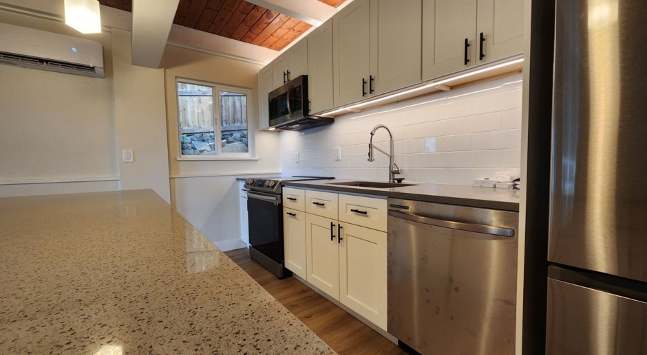 NOW AVAILABLE FOR PRELEASING! Beautifully remodeled 2 bed 1 bath unit in Boulder