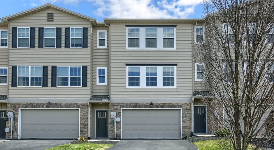 Newer build 2,000 sq ft 3/BR 2.5 bath luxury townhome