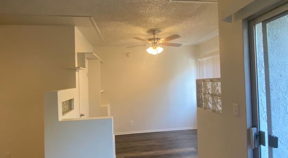 Cozy, spacious studio located in Van Nuys! Move-in ready! 