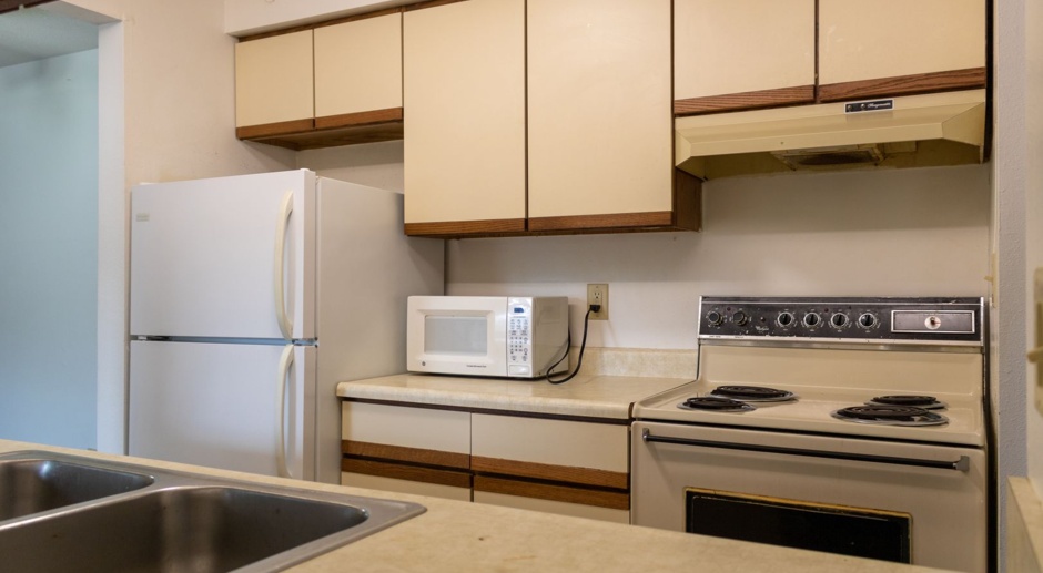 $925 | 2 Bedroom, 1 Bathroom Apartment | No Pets Allowed | Available for August 1st, 2024 Move In!