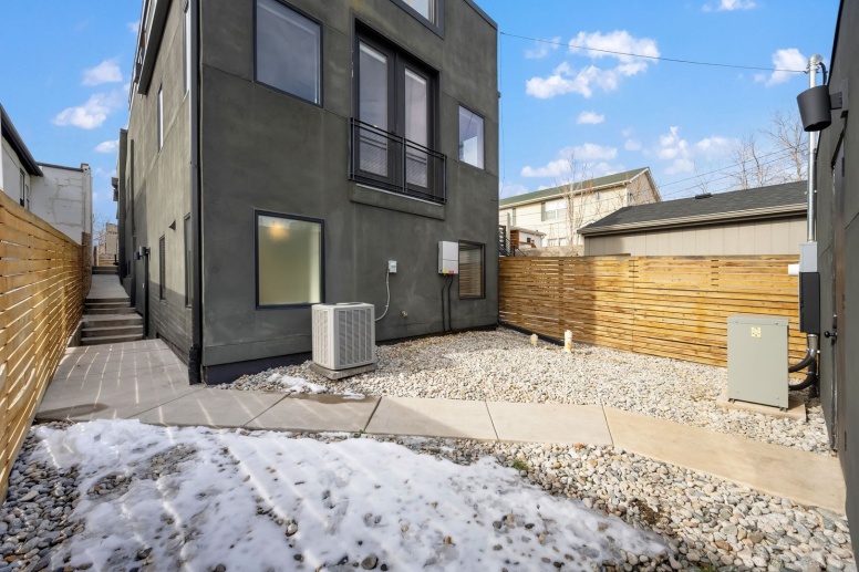 LUX 3BD, 2.5BA LoHi Home with Theater Room and Rooftop Deck