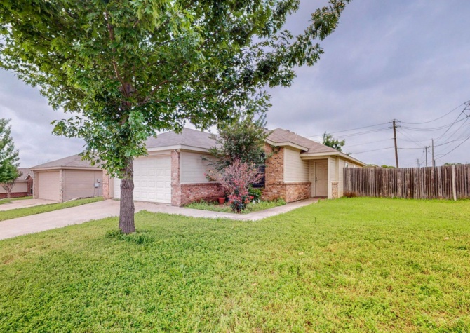 Houses Near Discover Grand Prairie Elegance with Our 4 Bed/2 Bath House, Ready for Viewing!!!