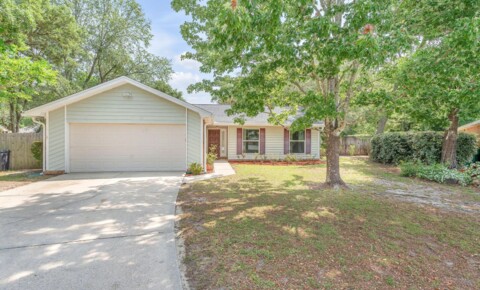 Houses Near Niceville Charming Home on Large Lot for Niceville Students in Niceville, FL