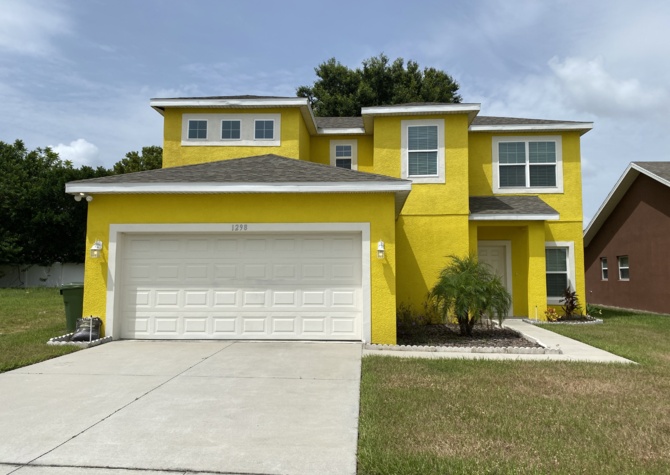 Houses Near Beautiful Large 4 Bed / 2.5 Bath Available in Winter Haven!