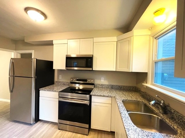 one bedroom newly renovated with AC walk to John Carroll