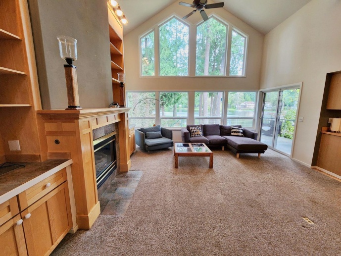 Beautiful 3 Bed 2.5 Bath Waterfront Home in Sammamish