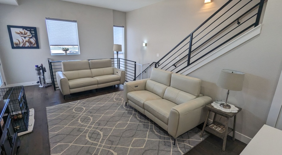 STUNNING 3-LEVEL TOWNHOME IN HIGHLANDS W/ 2-CAR GARAGE +AMAZING ROOFTOP DECK WITH CITY VIEWS!