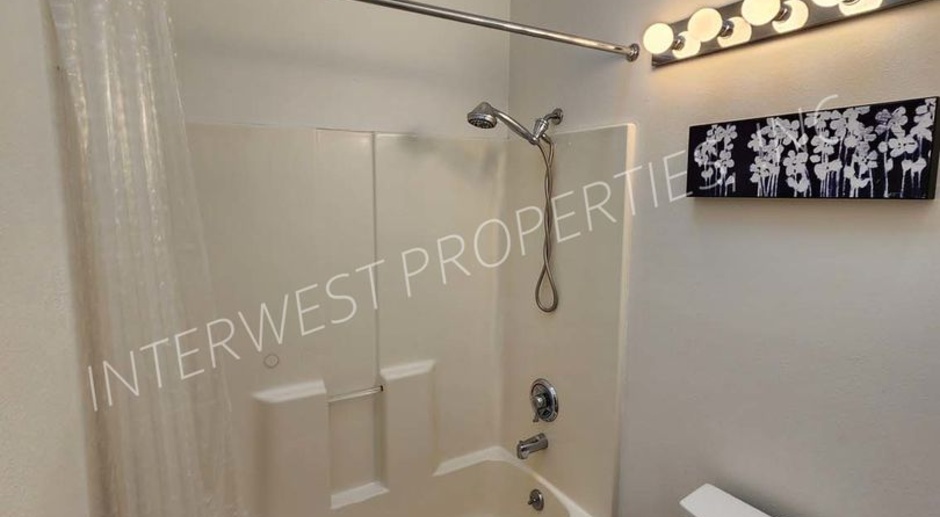 *1ST MONTH FREE* 2 BD Condo with River View, washer/dryer, microwave and W/S/G&L included.