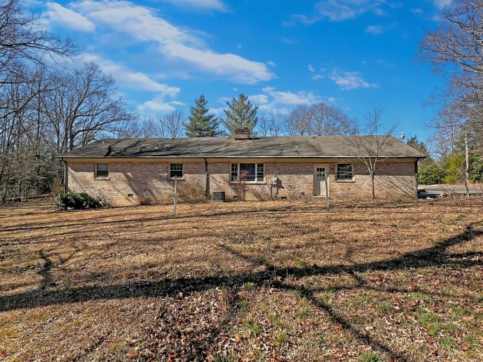 Charming 3 Bedroom, 2 Bathroom Rancher Retreat in North Chesterfield!