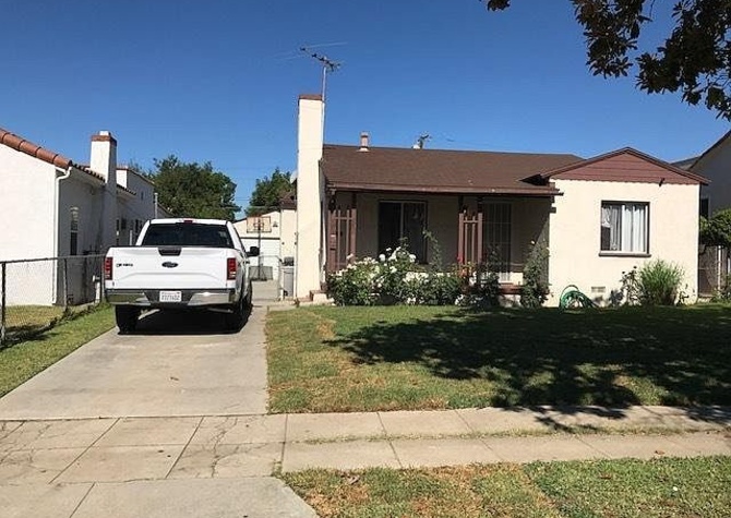Houses Near house available in Alhambra