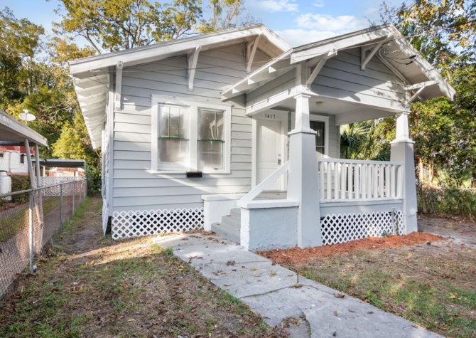 Houses Near Renovated 3/1 Single Family Home Available Now! *2023  Move-in Specials*