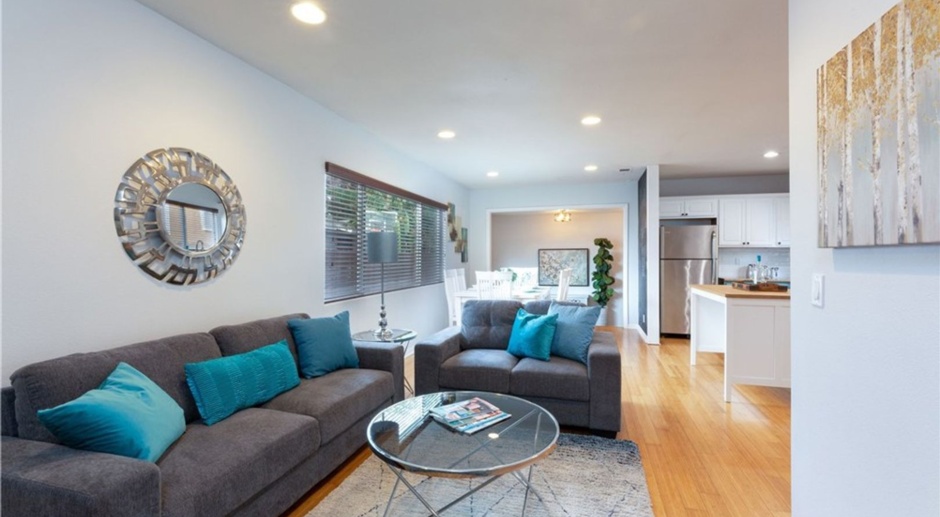 Wrigley Rooftop 3 Bed/2 Bath Home
