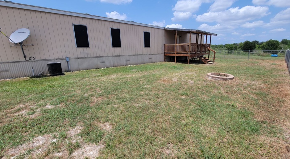 3 bedrooms / 2 baths mobile home on 3 acres, just 5 miles to TAMU Campus