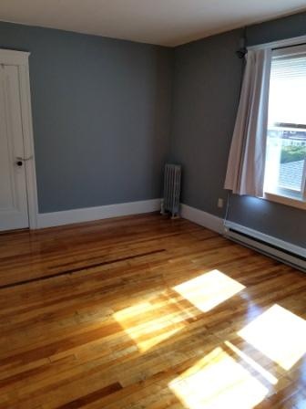 Umass Burncoat Area . . Sunny 5 rooms, Very clean, with Hardwood Floors $1500