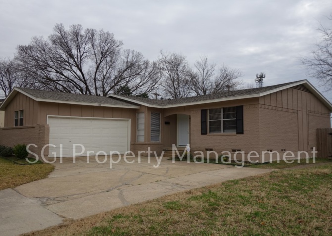 Houses Near Great 3 BR Single Level Home Ready for Move-in