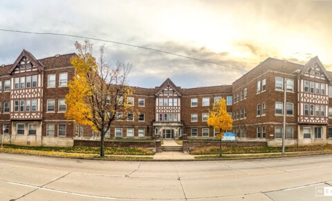 Apartments Near Mount Mary 4315 W Lisbon - 39 Unit  for Mount Mary College Students in Milwaukee, WI