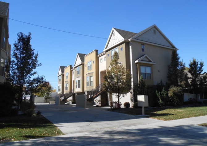 Apartments Near Townhomes At Liberty Court