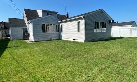 Houses Near Brittany Beauty School Great 4 bedroom 2 bath home for rent for Brittany Beauty School Students in Levittown, NY