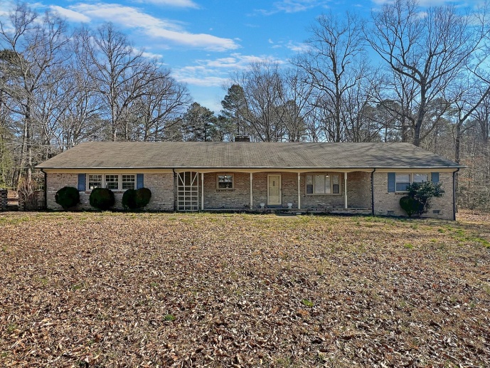 Charming 3 Bedroom, 2 Bathroom Rancher Retreat in North Chesterfield!