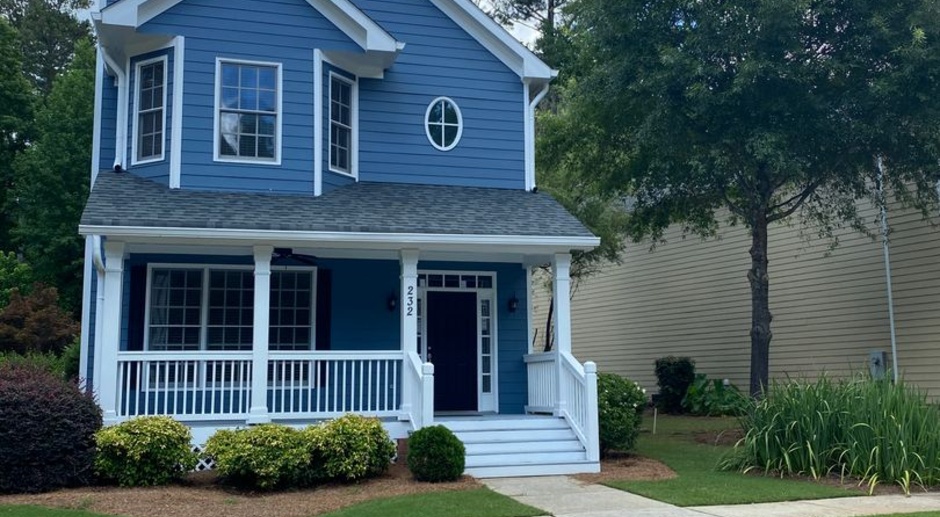 Beautiful Charleston-Style Cottage with desirable Westside location preleasing for July