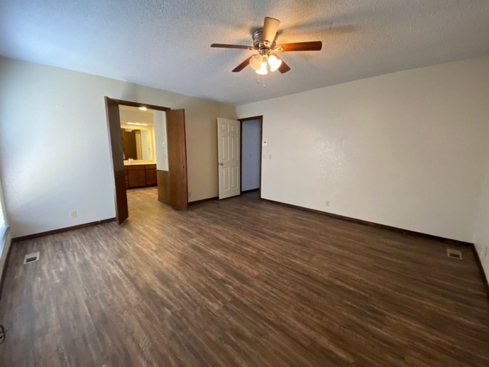 *MOVE IN SPECIAL* LARGE 2 Bedroom 2 Bath Duplex * NW OKC 