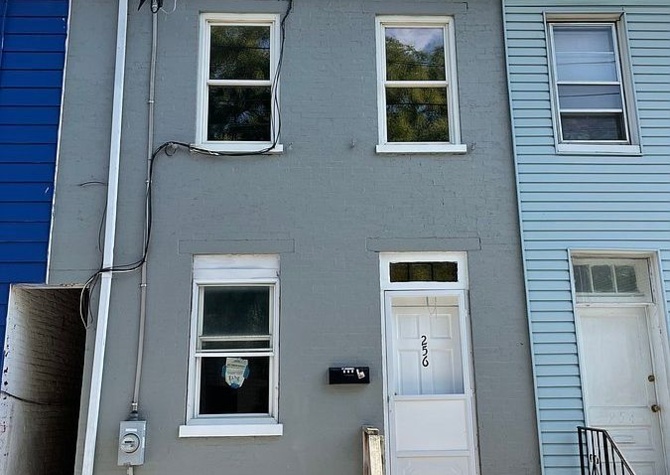 Houses Near Newly renovated 3 bedroom townhouse. Large kitchen.