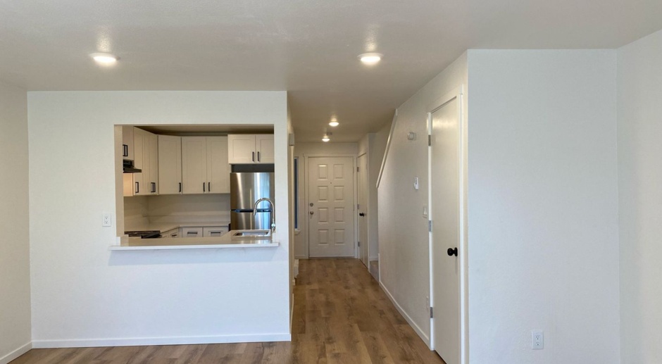 Remodeled 2 bed, 1.5 bath townhome in Auburn with fireplace and attached garage!