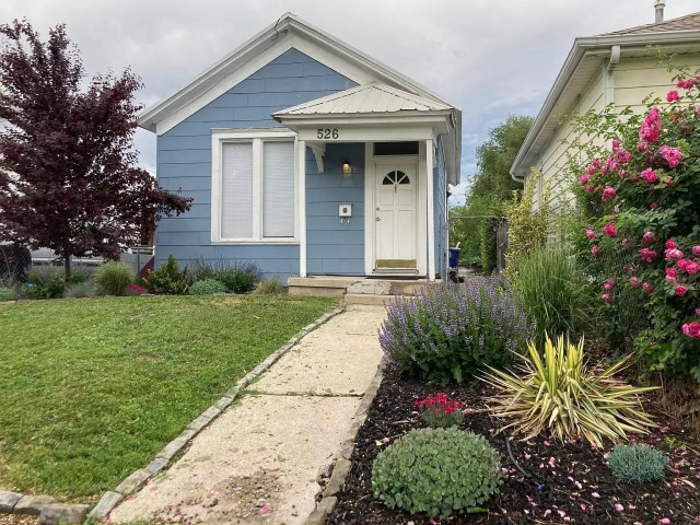 This adorable two bed one bath bungalow is available for rent
