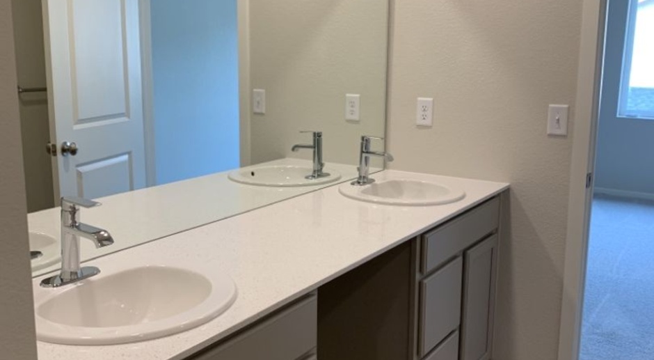 Mosaic Townhomes 3-Bed / 2.5-Bath w/ Attached Two-Car Garage
