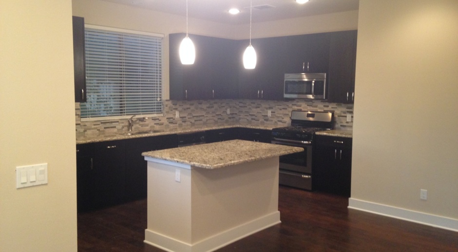 UT PRE-LEASE: 2013 Construction - 6 bed / 3 bath, top of the line finishes