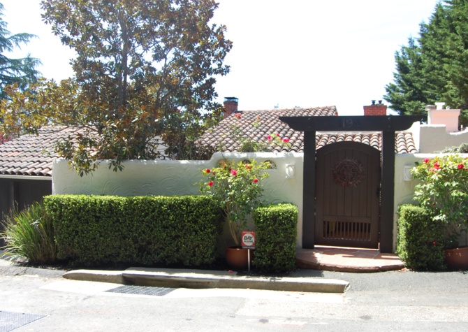 Houses Near Great Studio in Berkeley Hills